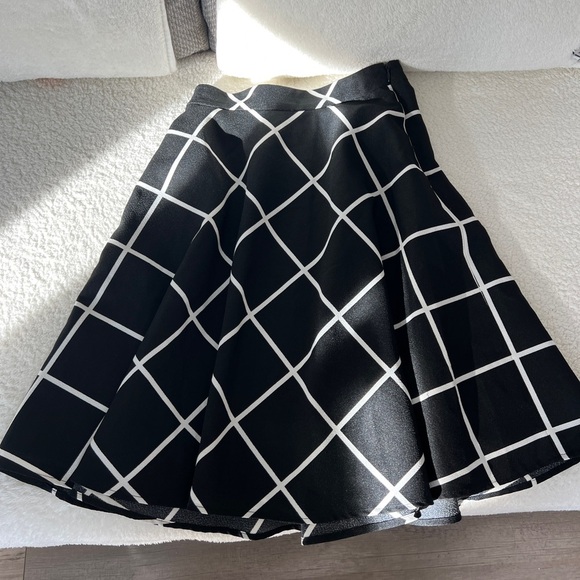 With Song Dresses & Skirts - WITH SONG Black & White Grid Pattern A-Line Skirt, Size 155/62A
